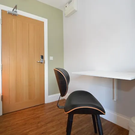 The Plough Retreat Apartment Coddington  Room photo